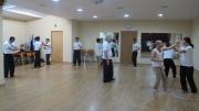 Các anh chị em trong võ đường Đại Nghĩa - VXNG tập luyện dưới sự chỉ dạy của võ sư Nguyễn Ngọc Nội